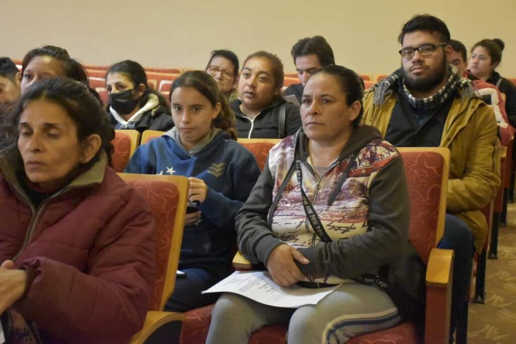 Entregan pensiones no contributivas a vecinos de Frías y localidades cercanas