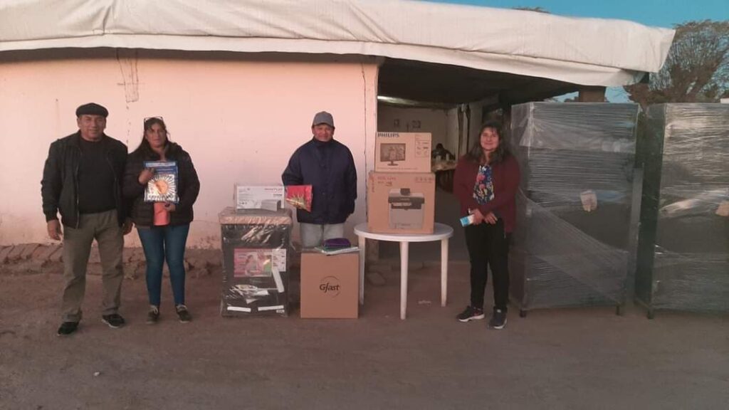 Entregan equipamiento a una escuela rural cercana a la ciudad de Añatuya