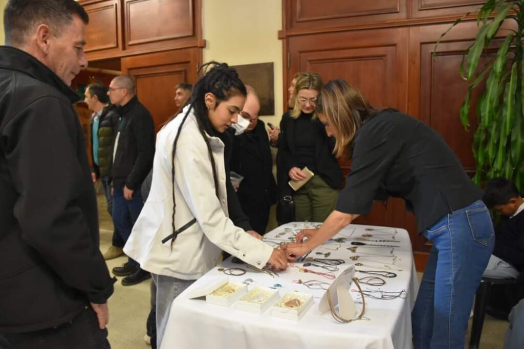 Frías: Inició una capacitación en Minerología, Joyería y Lapidación