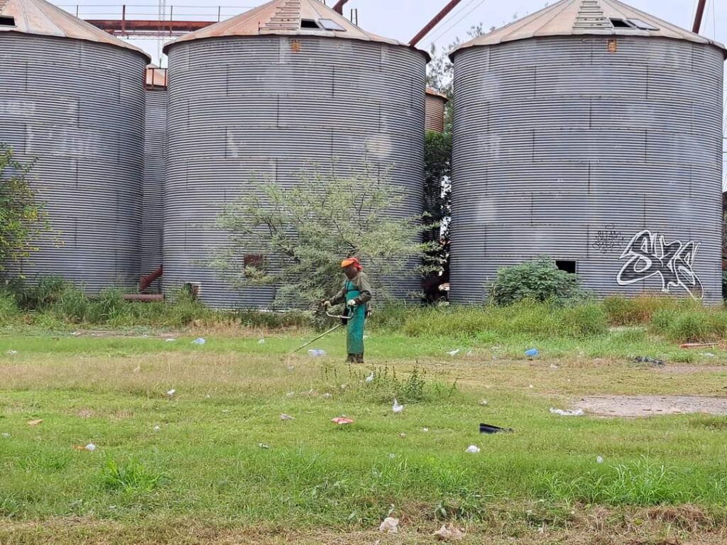 Realizan un importante operativo de limpieza en el barrio Los Silos de La Banda