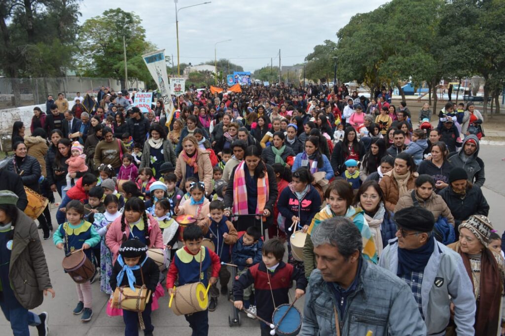Loreto comenzó a celebrar su cumpleaños al ritmo de los bombos