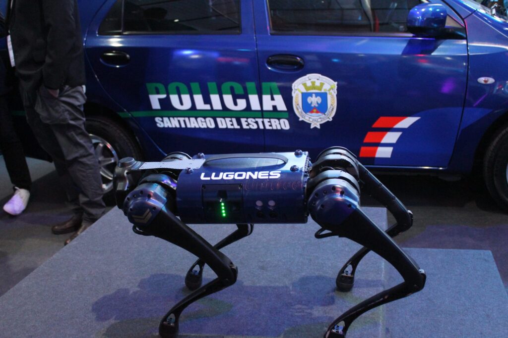 Presentaron al “Cabo Lugones”, el primer perro robot de la policía santiagueña