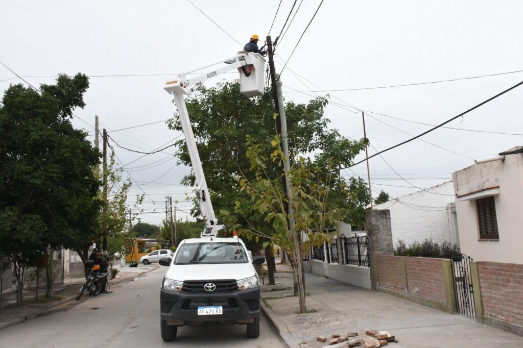 Trabajos de reconversión y reposición lumínica del barrio Misky Mayu