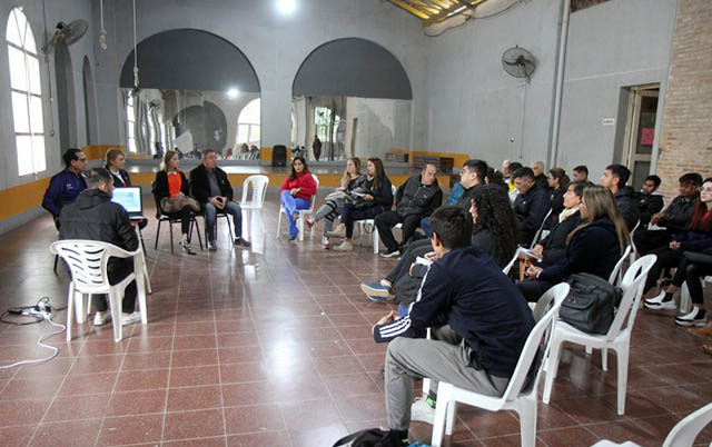 Capacitaran a docentes en temas de Discapacidad