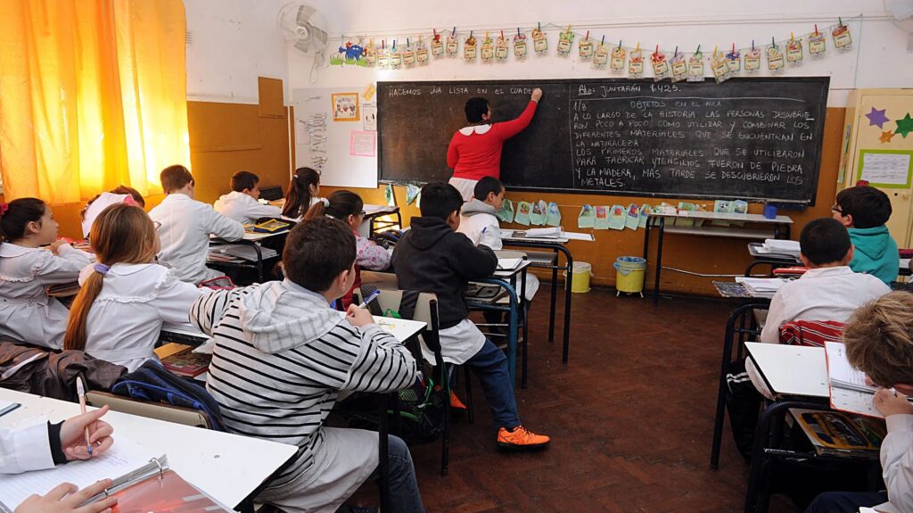 Ofrecen nuevos cargos y horas cátedra titulares y suplentes