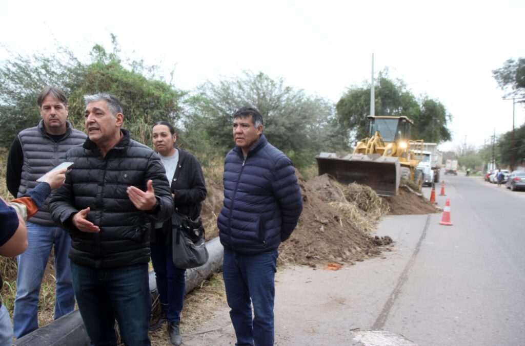 Ejecutan trabajos de mejoras en calles y desagües del barrio Santa Clara