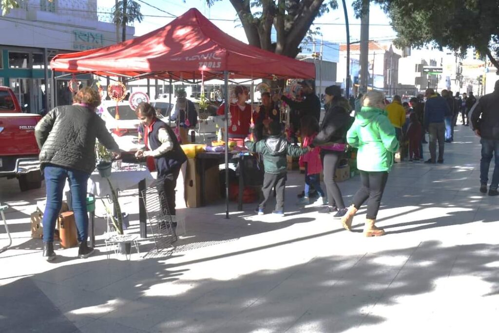 Frías: La Feria de Emprendedores y Artesanos convocó a una gran cantidad de público