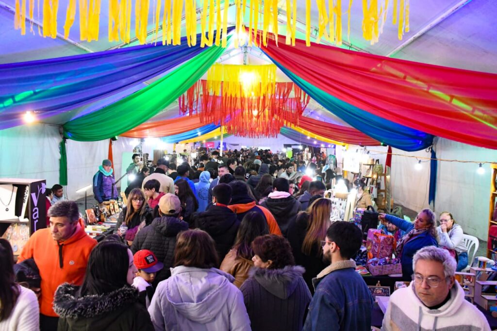 La Feria Artesanal vive un viernes a pleno
