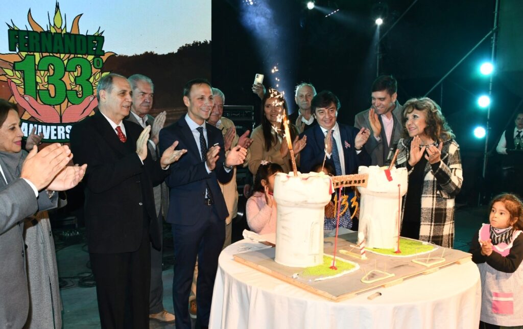 Fernández celebró sus 133 años con entrega de viviendas y la inauguración de obras