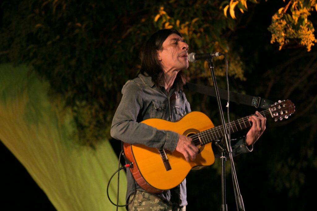 Pablo Carabajal celebra 15 años junto a Los Sanavirones
