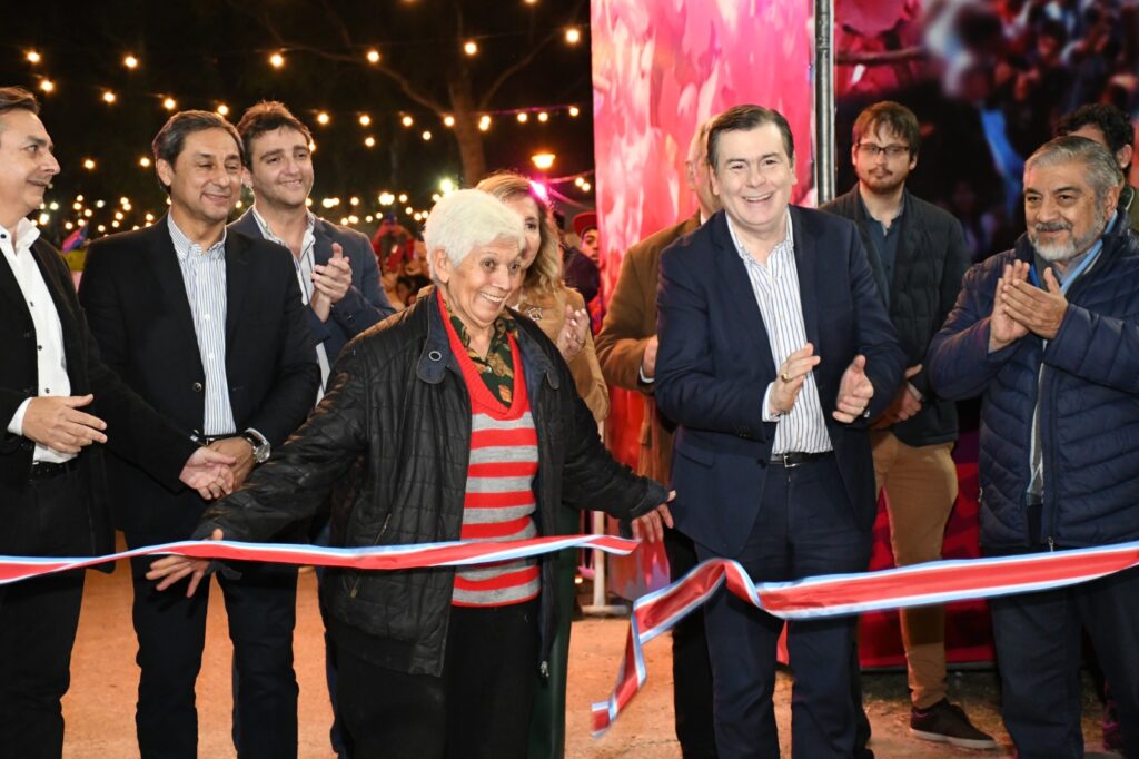 La Feria Artesanal tuvo una multitudinaria apertura en el Parque Aguirre La Feria Artesanal tuvo una multitudinaria apertura en el Parque Aguirre