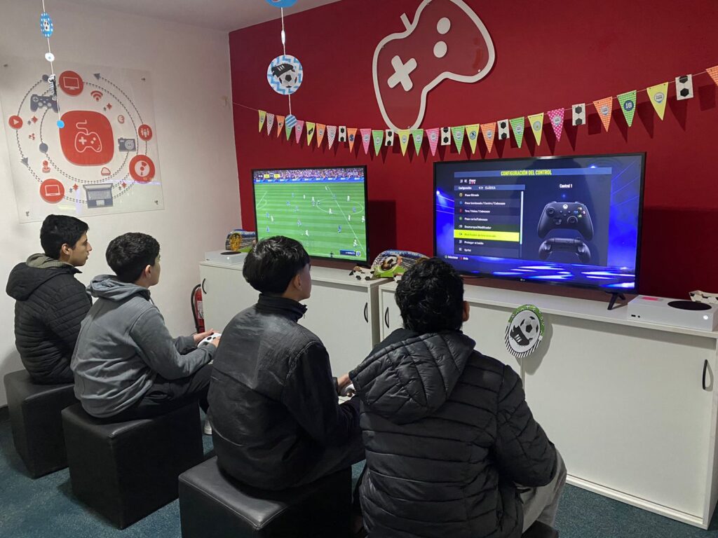 Unos 360 jóvenes bandeños participan del Torneo FIFA en La Banda Unos 360 jóvenes bandeños participan del Torneo FIFA en La Banda