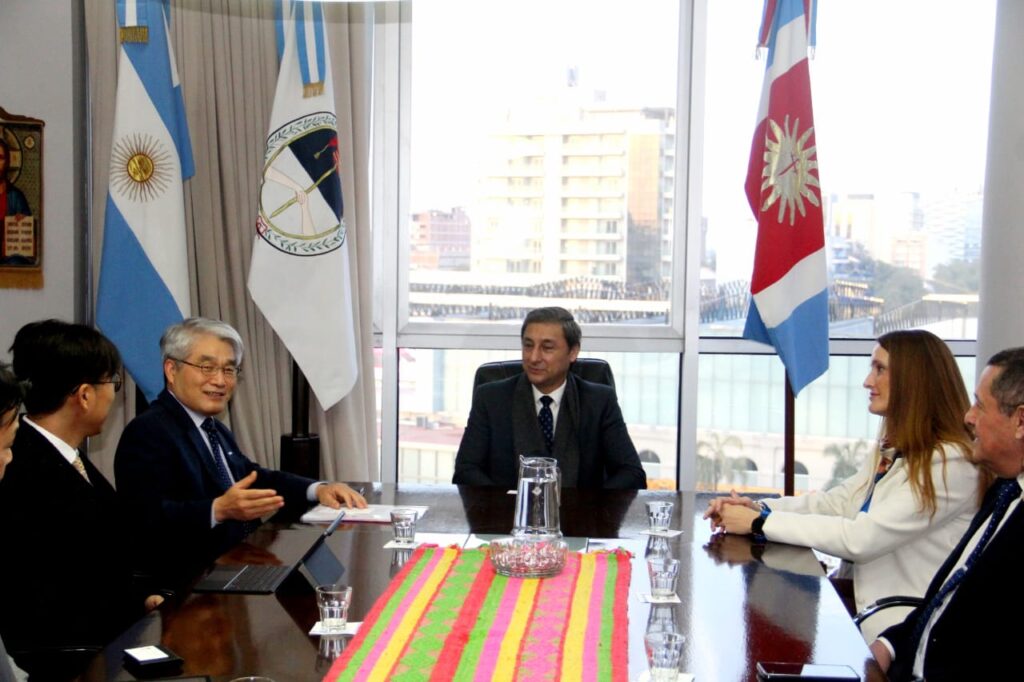 Silva Neder se reunió con miembros de una empresa coreana