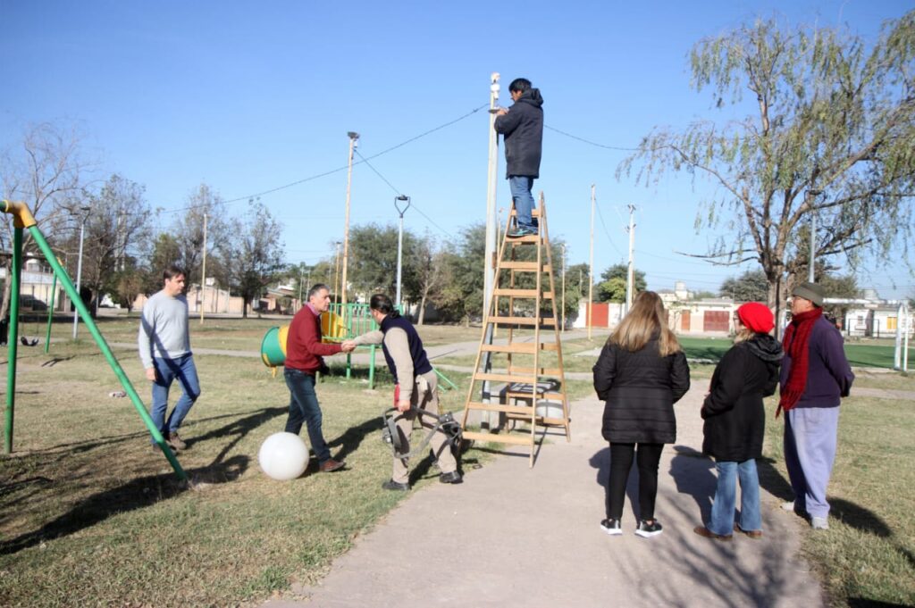 Nueva luminaria para la plaza del B° Central Argentino Ampliación