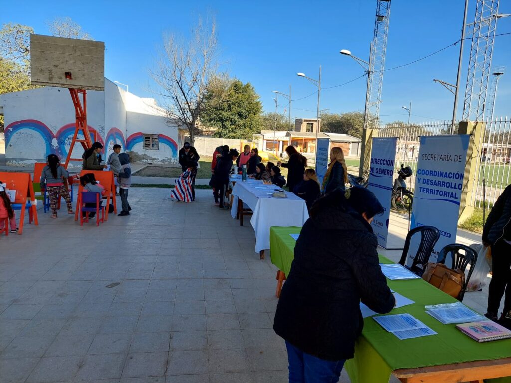 Vecinos bandeños accedieron a los beneficios del programa “Tu barrio, tus derechos”