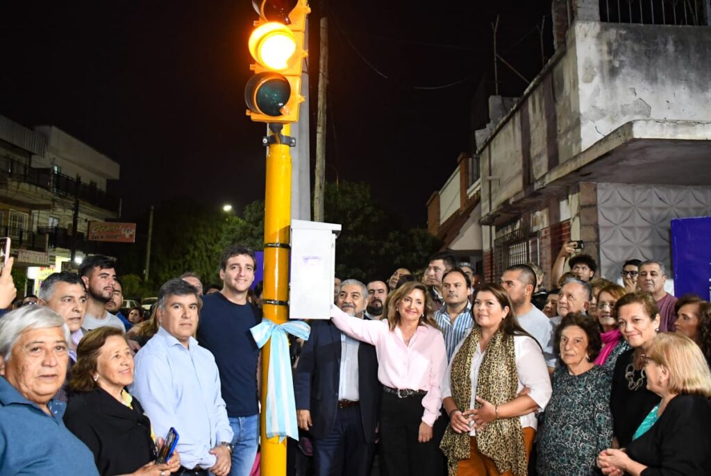 Habilitan semáforo en intersecciones de calles Moreno y Andes