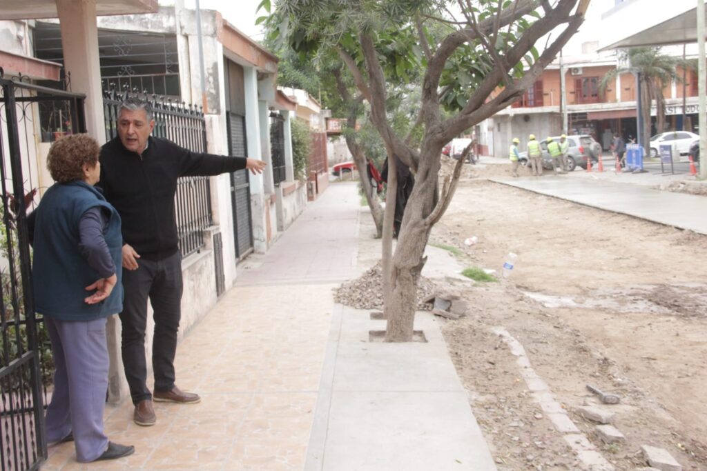 Inician obras de pavimentación en calles de barrios bandeños