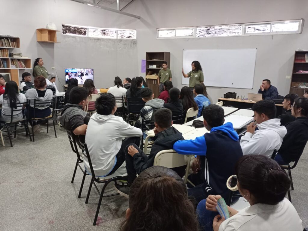 Alumnos del secundario municipal participaron en una Jornada sobre Educación Vial Alumnos del secundario municipal participaron en una Jornada sobre Educación Vial