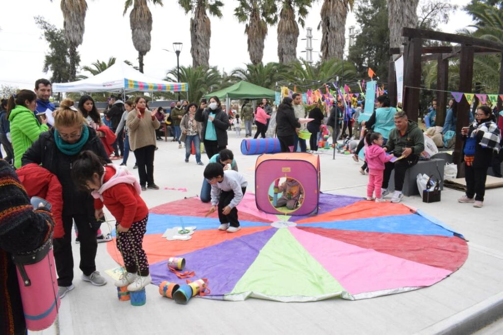 Niños y niñas celebran el “Día de las Infancias” a orillas del río Dulce