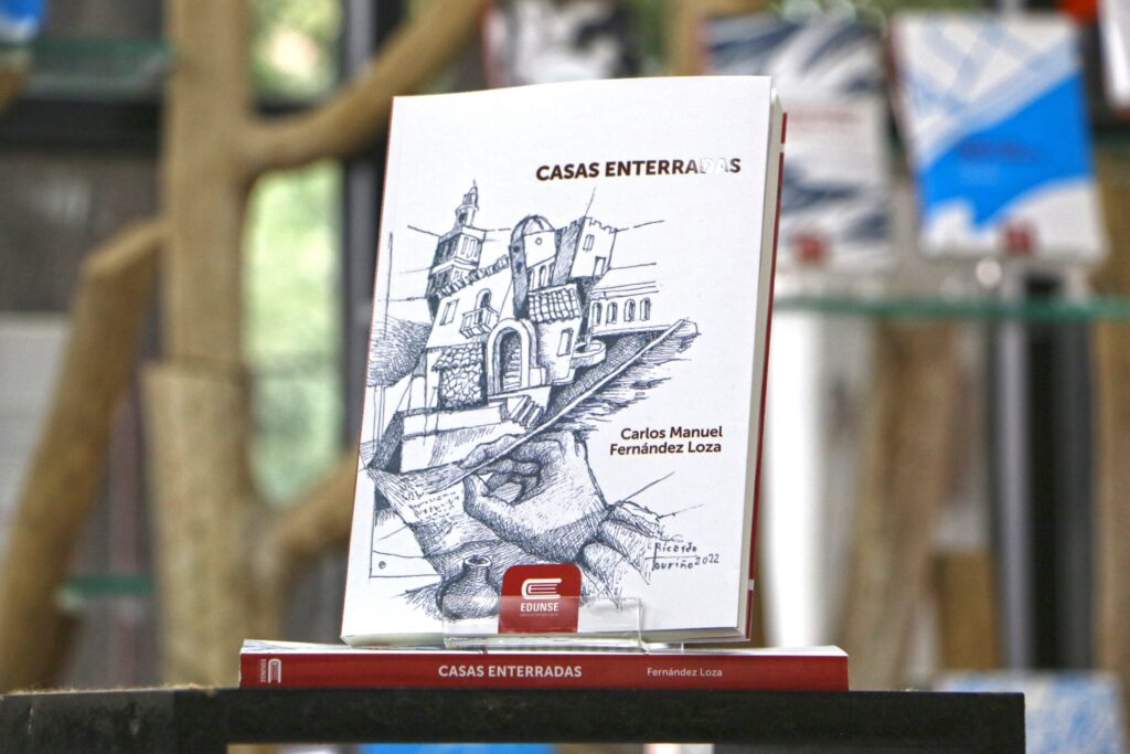 Edunse presenta una edición de lujo del libro “Casas enterradas”
