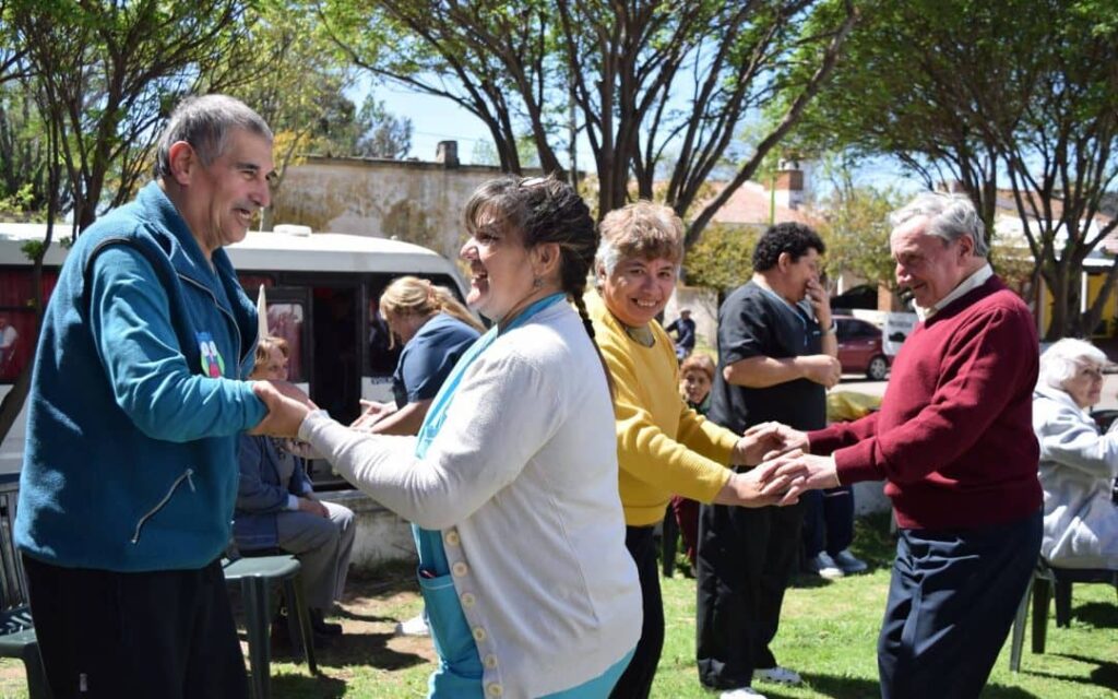 Los adultos mayores de Ojo de Agua disfrutarán de una divertida jornada
