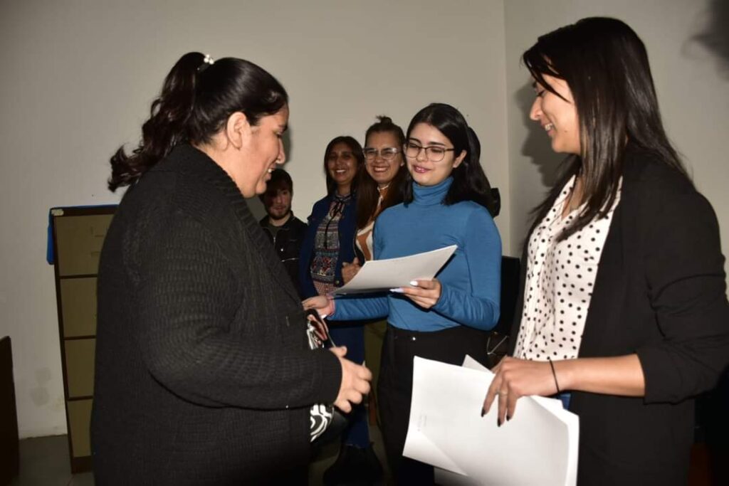 Entregan pensiones a vecinos de Frías y de poblaciones cercanas