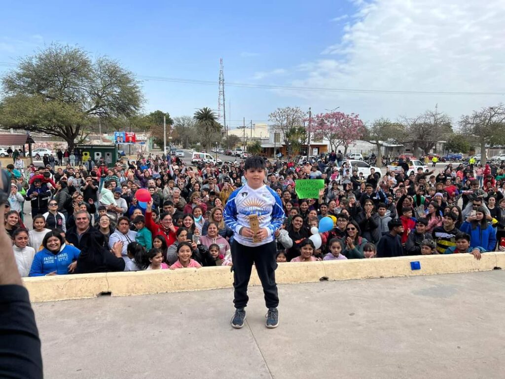 Fernández recibió a Jahir Elías, su Campeón Mundial de Bicicross