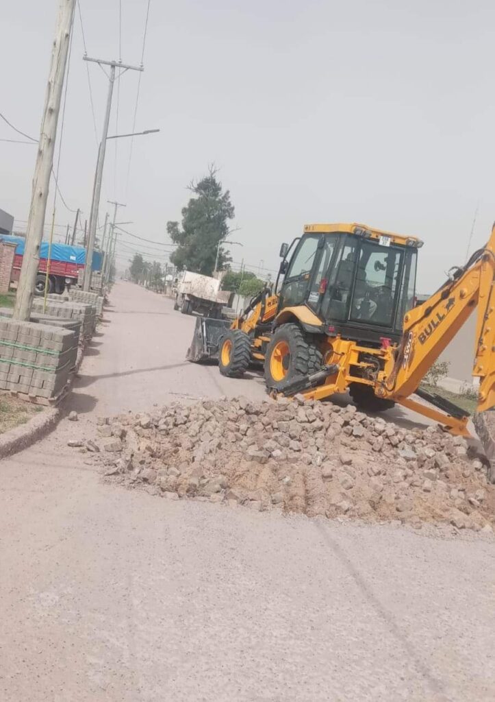 Avanza la pavimentación de calles en la ciudad de Bandera