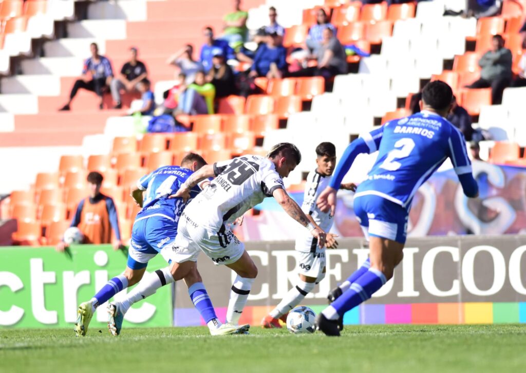 SE CAE POR LAS ESCALERAS