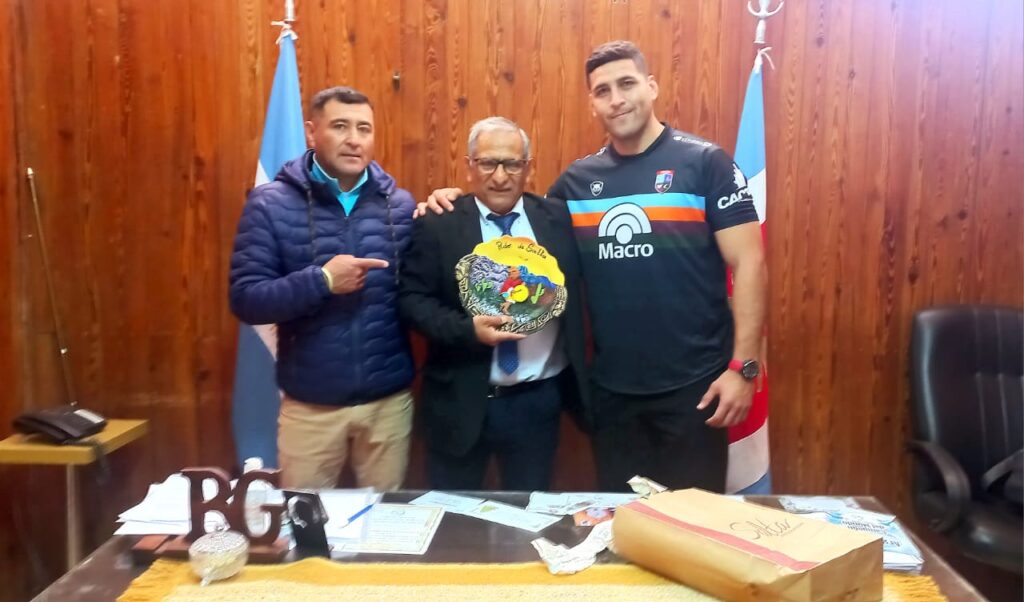 El rugbier loretano Leandro González visitó su ciudad