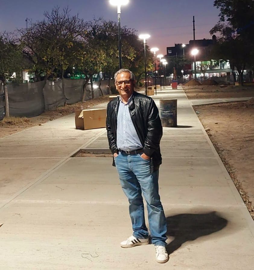 Prueban luminaria nueva en la plaza San Martín de Loreto