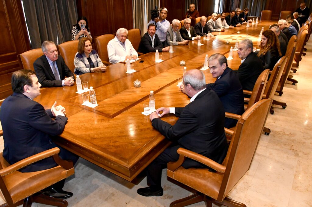 El Gobernador recibió a autoridades de la Confederación Argentina de Clínicas Sanatorios y Hospitales