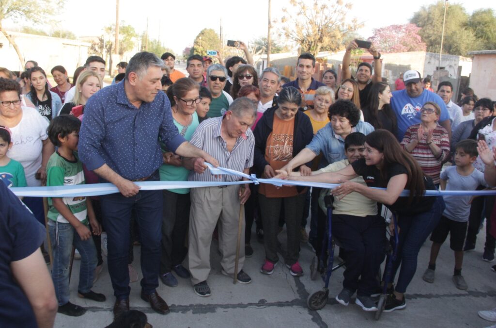 Inauguran obra de pavimento que conecta dos barrios de La Banda