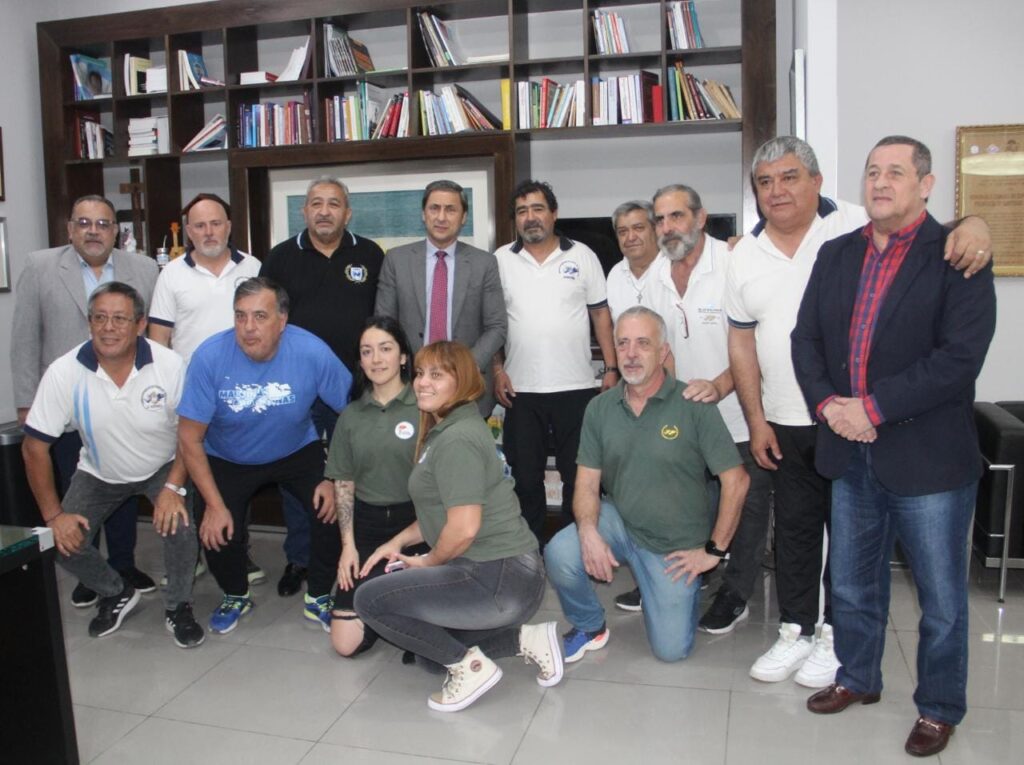 Desde hace 23 años ex combatientes llevan donaciones a escuelas de Loreto