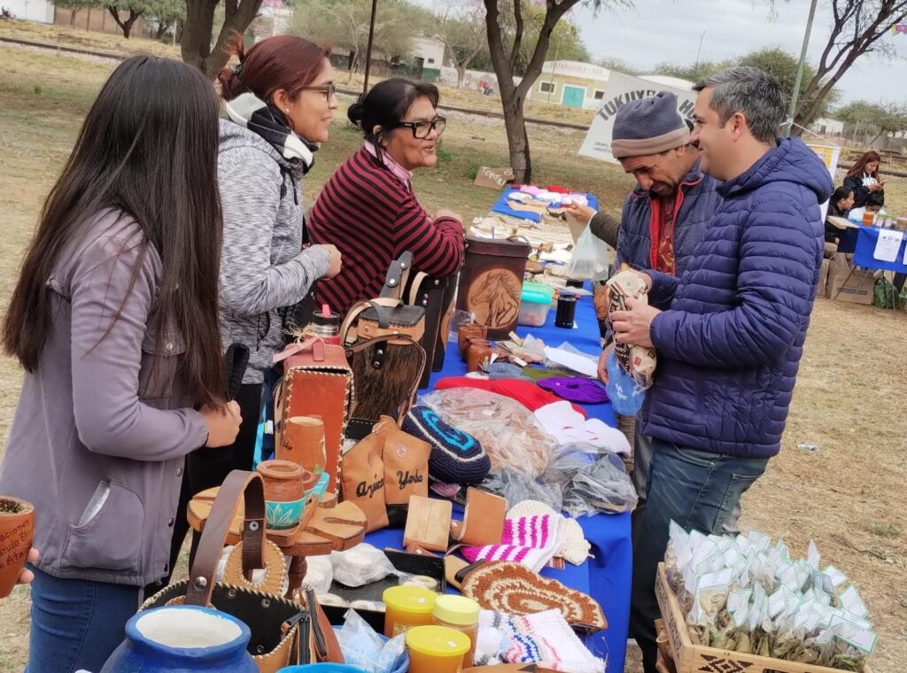 Gran convocatoria a la feria del grupo de artesanos Tikuipaj Huasi en Garza