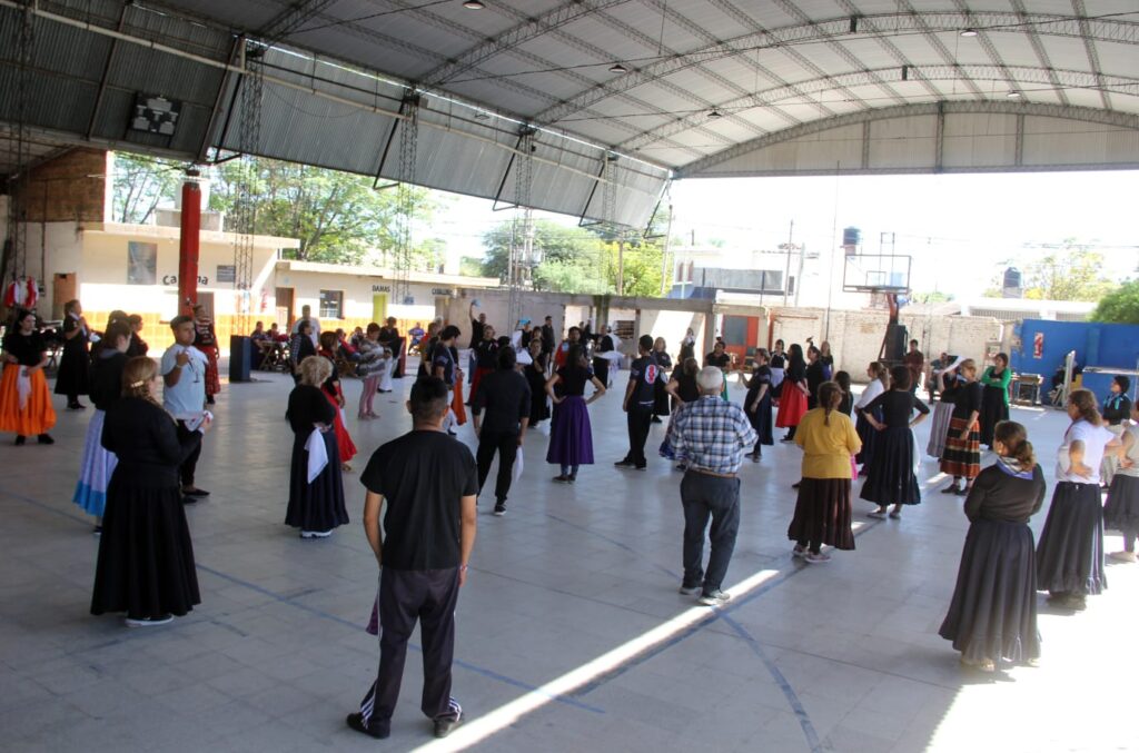 Invitan a un seminario de folclore en el Club San Carlos