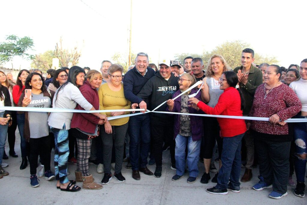 Nediani inauguró una obra pavimento que unirá cuatro barrios bandeños