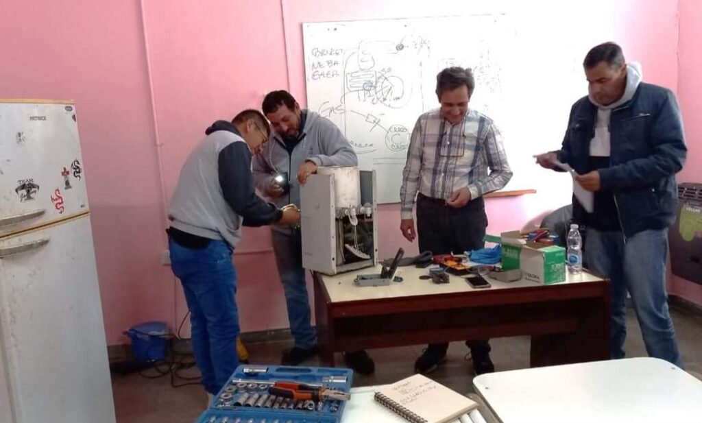 En Frías continúan las capacitaciones en oficios