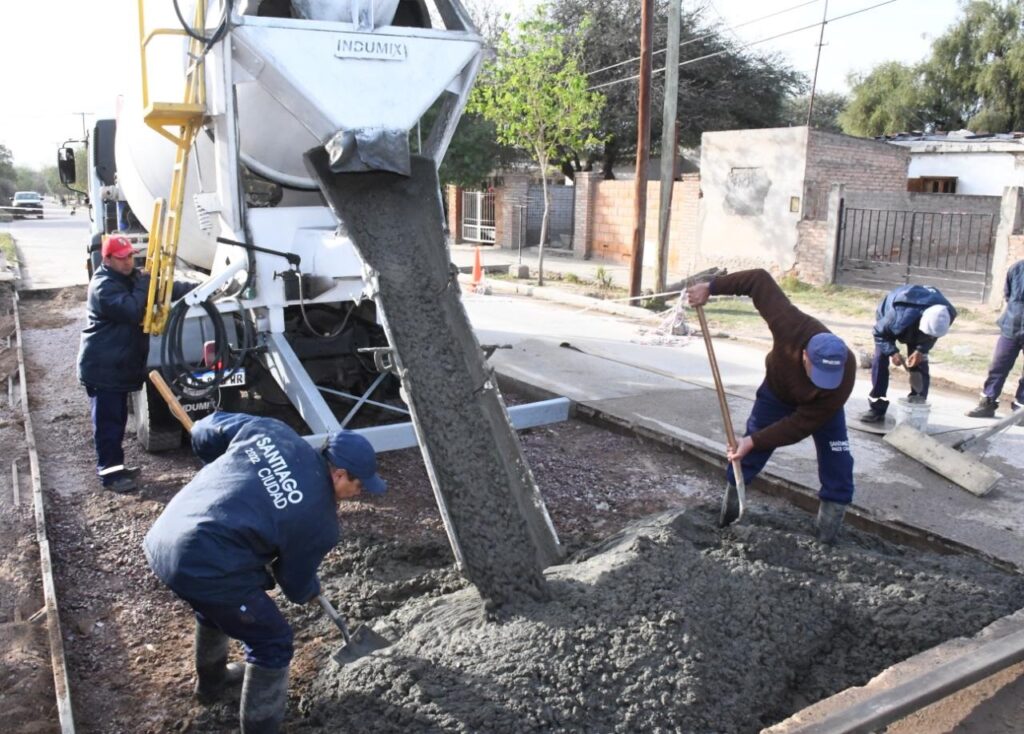 Trabajan en el mantenimiento de la red vial de dos barrios capitalinos