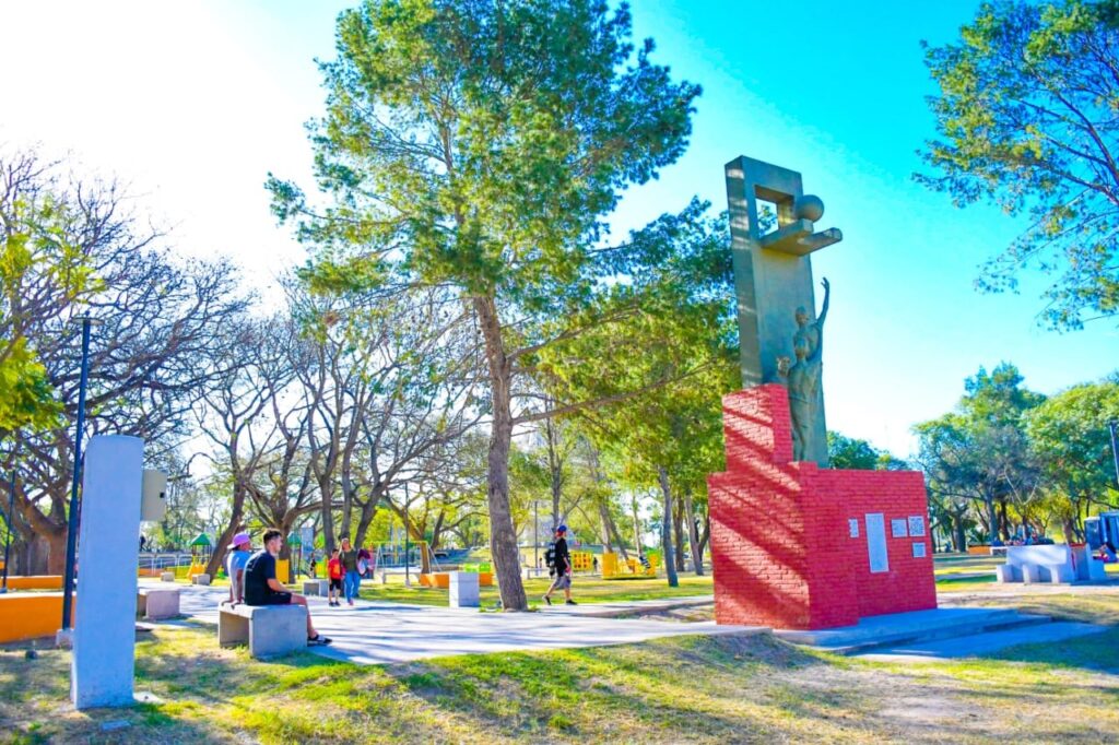 Habilitan la plaza del Bicentenario con la presencia de jugadores de la Selección Argentina