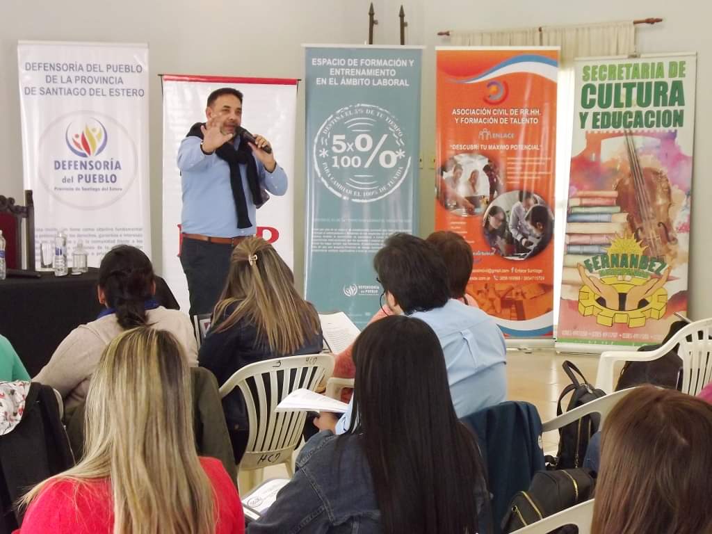 Capacitan a empleados municipales de Fernández