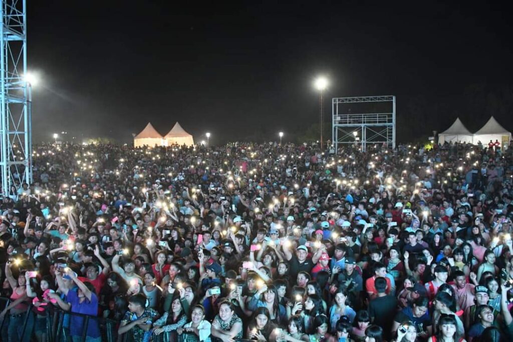 Una multitud participó del festival Día del Estudiante en Plaza Añoranzas