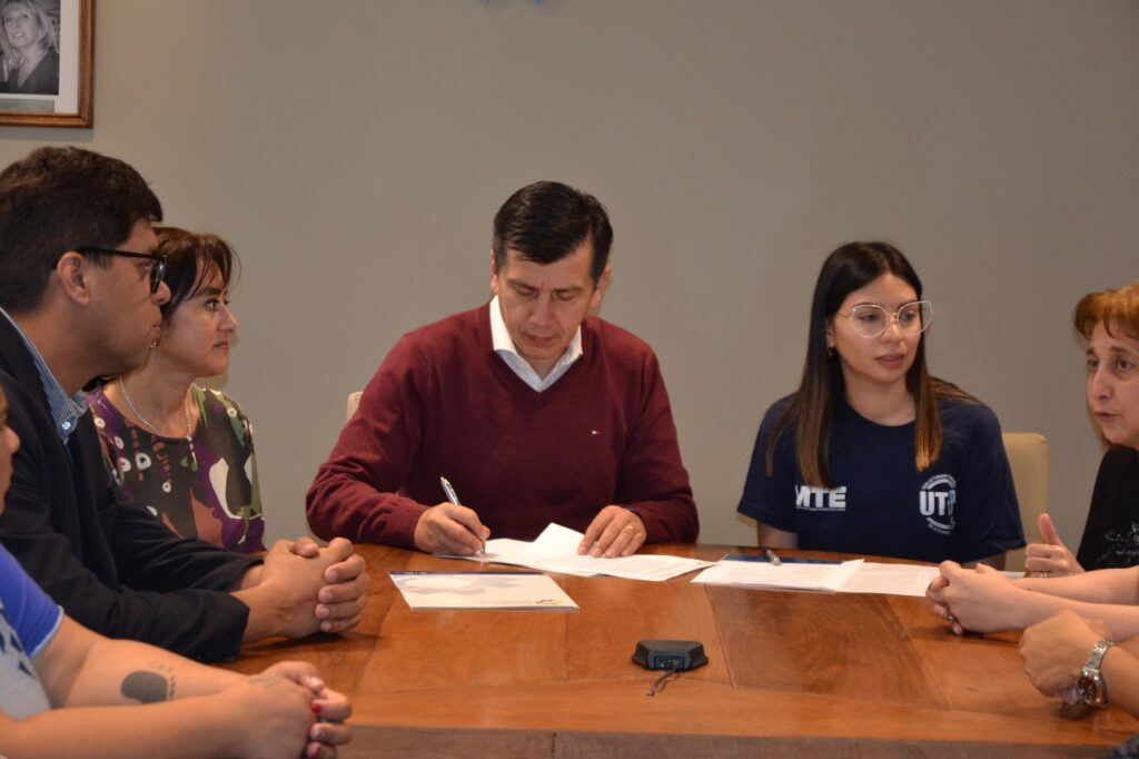 Humanidades firmó un convenio para fortalecerel vínculo entre universidad y la comunidad