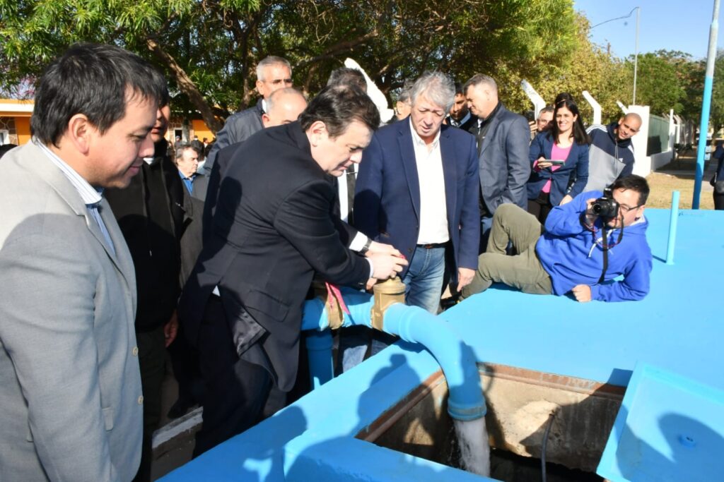 Inauguran un acueducto y anuncian importantes obras para vecinos de Sol de Julio