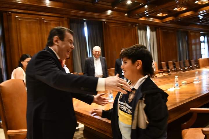 El campeón mundial de BMX Jahir Elías visitó al gobernador en Casa de Gobierno