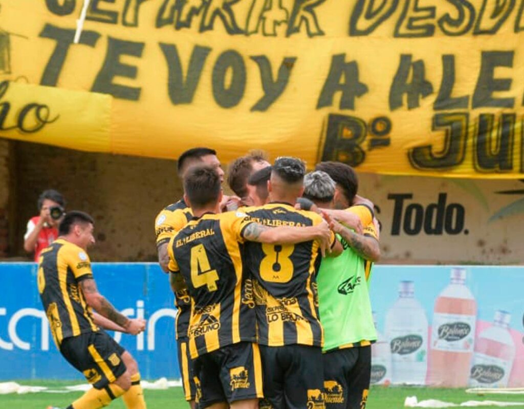 Mitre goleó a Brown de Adrogué y pelea por un lugar en el Reducido Mitre goleó a Brown de Adrogué y pelea por un lugar en el Reducido