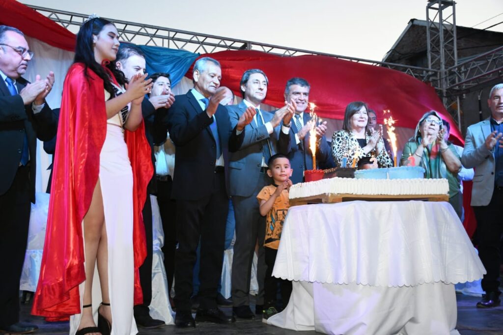 La comunidad de Pinto celebró su cumpleaños con un emotivo acto