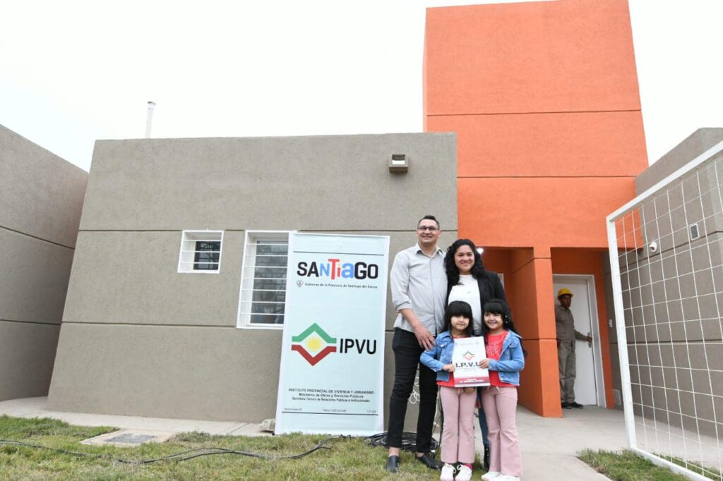 Más de 200 familias santiagueñas cumplen el sueño de la casa propia