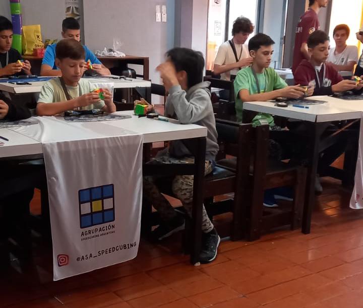 Santiago Cubea: competencia de speedcubing en el Nodo  