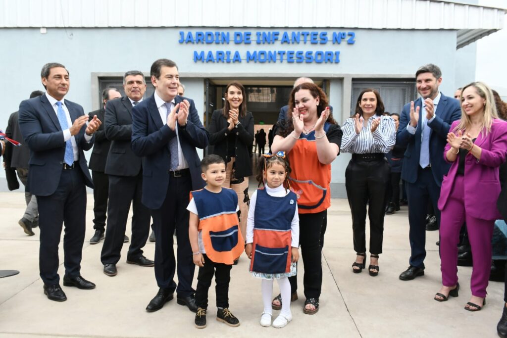 Frías: Habilitan obras educativas, viviendas y dos centros Policiales de Monitoreo Frías: Habilitan obras educativas, viviendas y dos centros Policiales de Monitoreo